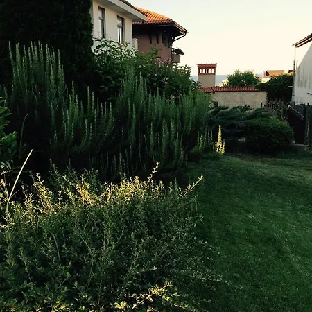 Guest house California Sinemoretz