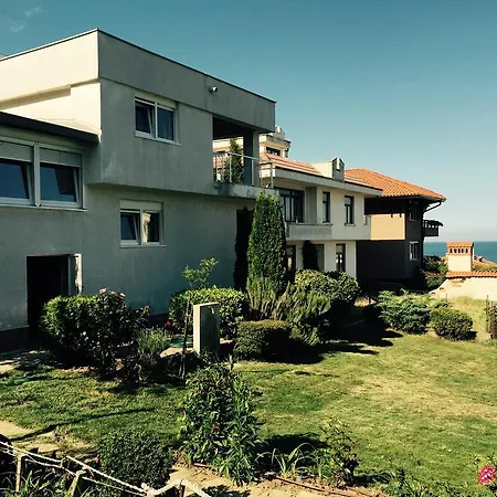 בית הארחה California סינמורץ